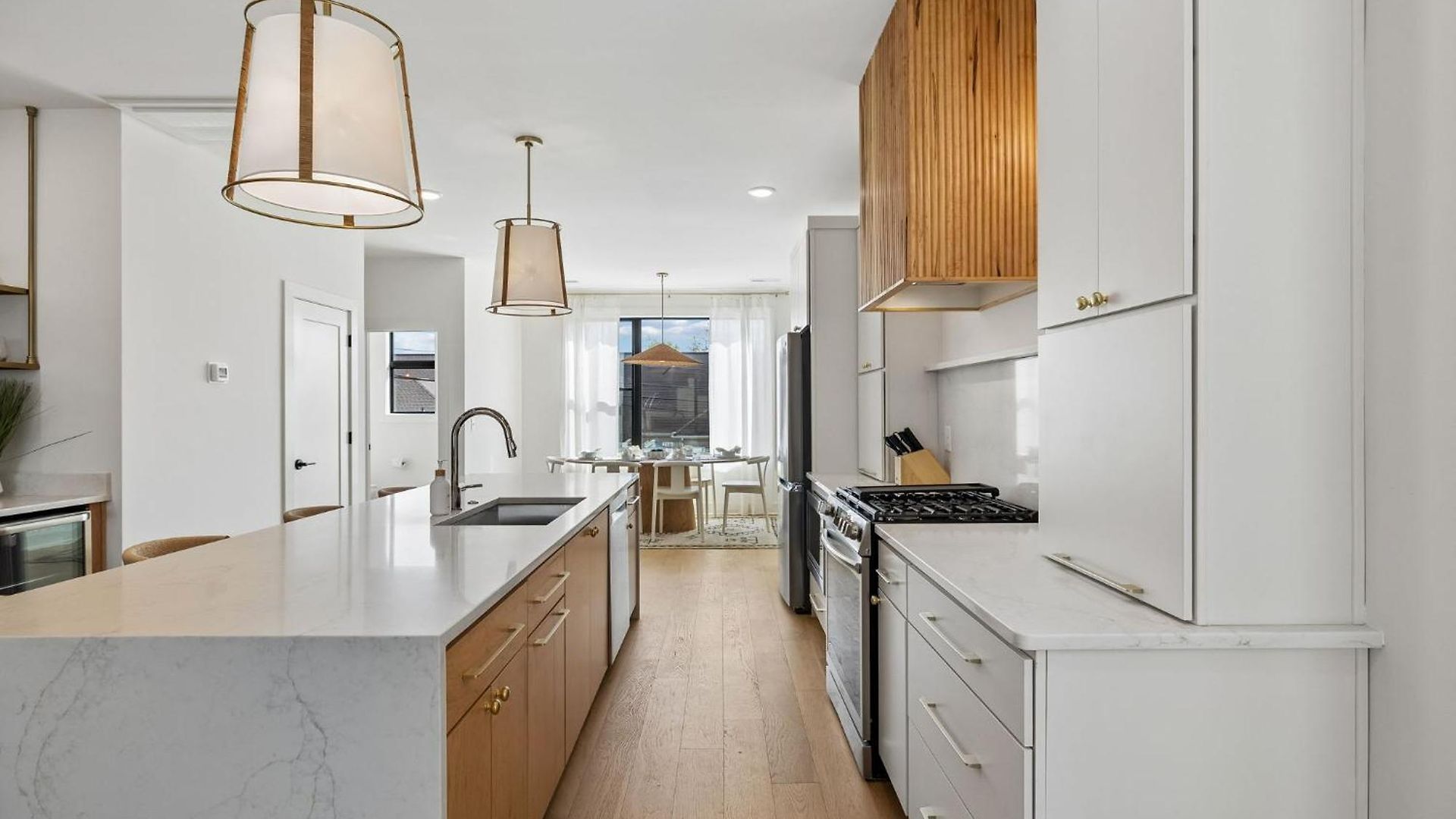 Fancy Townhouse With Rooftop Hot Tub & Fireplace * Nashville