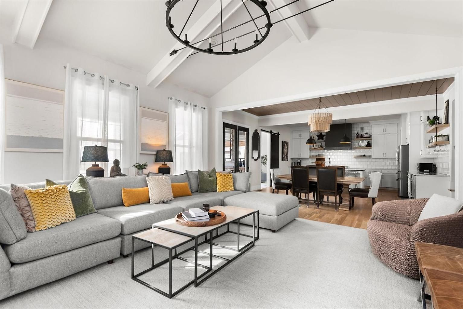 The Blue Note - Luxe Outdoor Retreat & Pool - Close To Downtown Holiday home