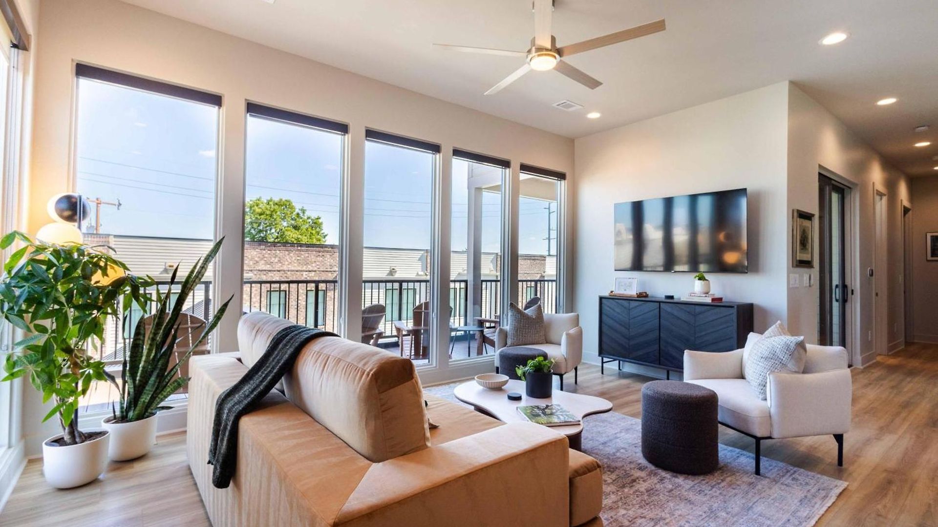 Holiday home The Amenities | Heated Pool | 7 Mins-broadway Nashville