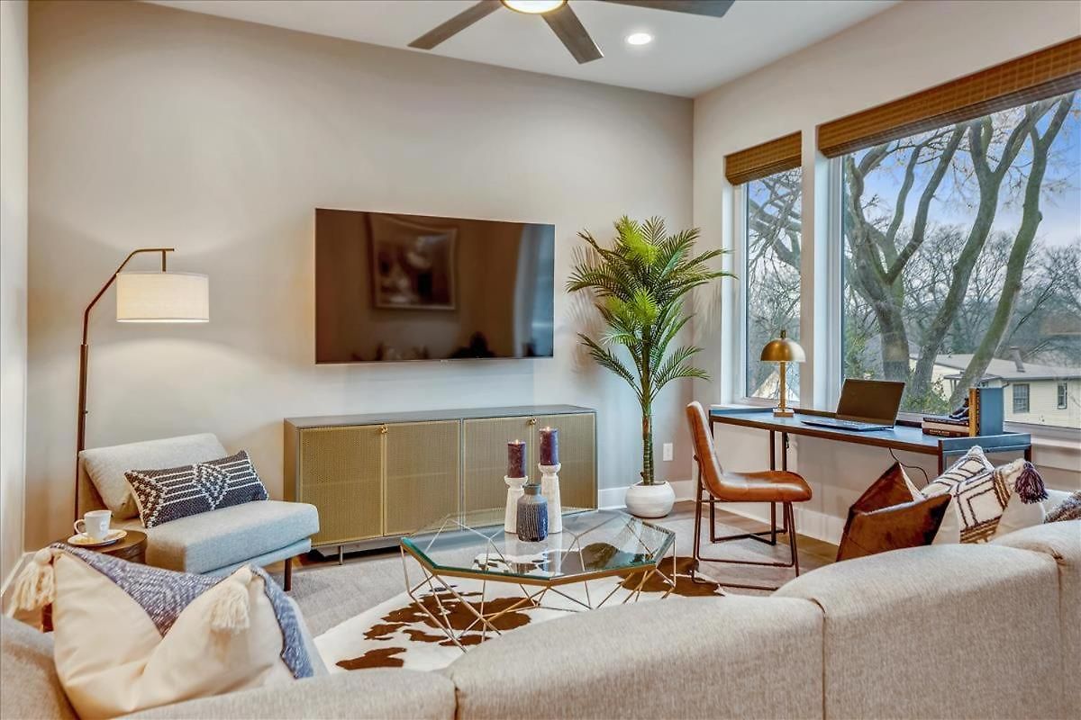 3 Townhomes Hot Tub & Rooftop Decks Holiday home *