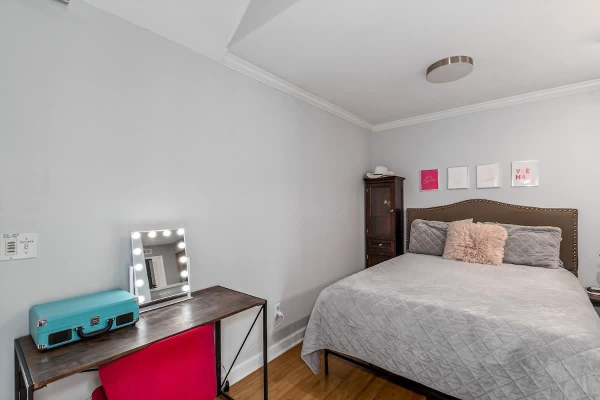 Lainey's Loft By Local *
