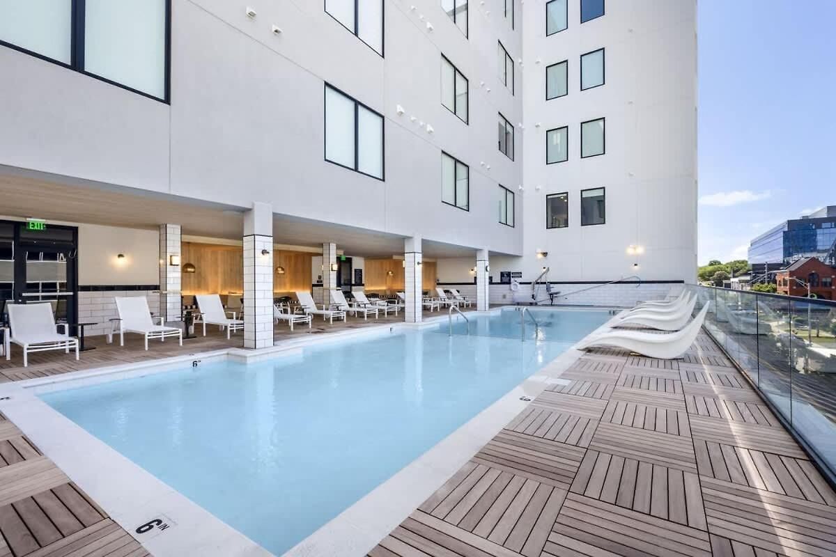 Cadence - Pool - Gym - Mins To Broadway Holiday home *