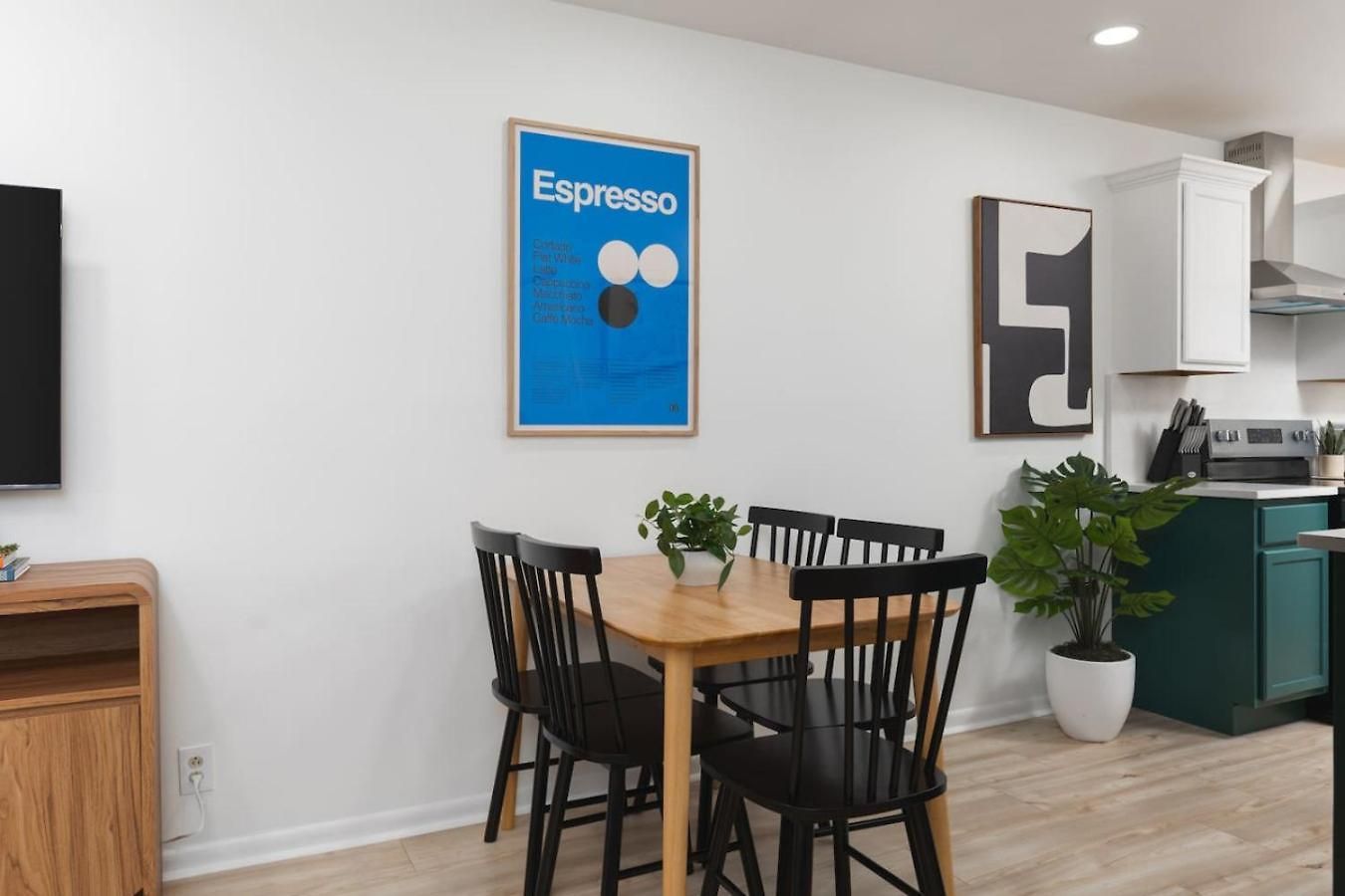 With Fenced In Yard And Firepit, Walk To Coffee And Food Nashville