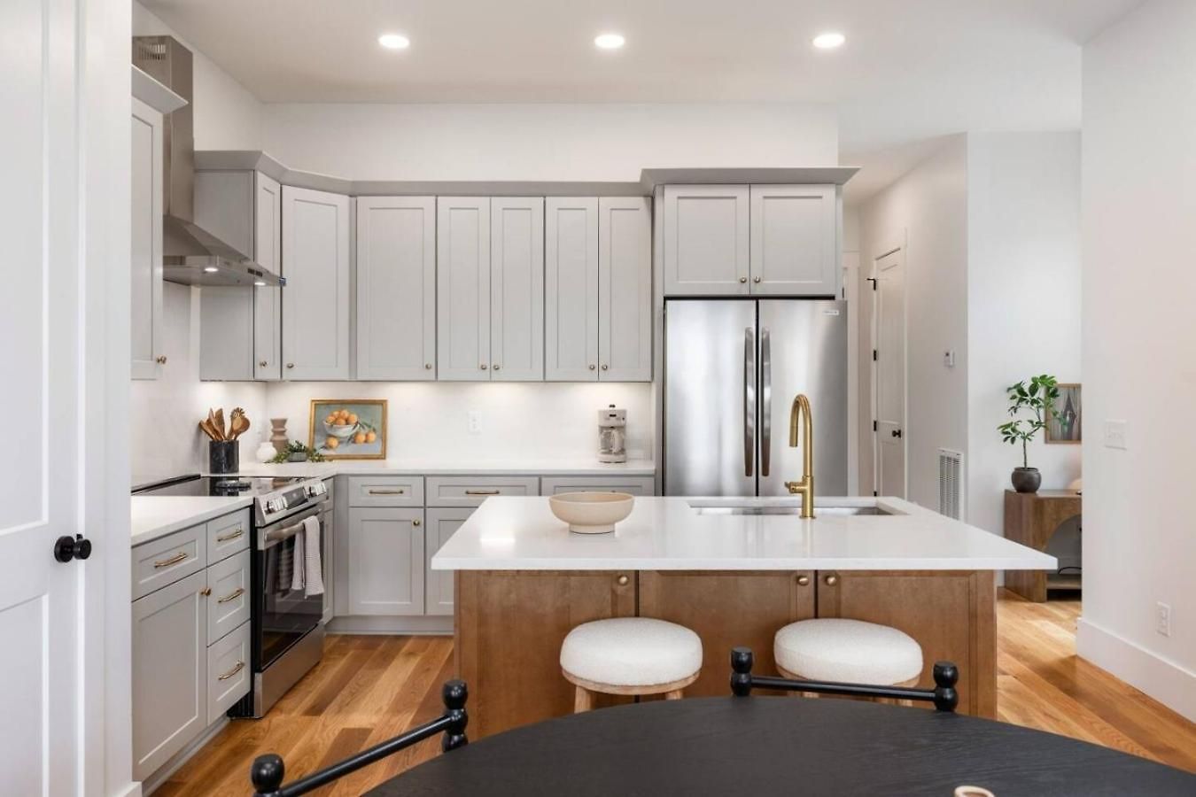 12 South With Rooftop Sauna, Wet Bar, And Two Car Garage *