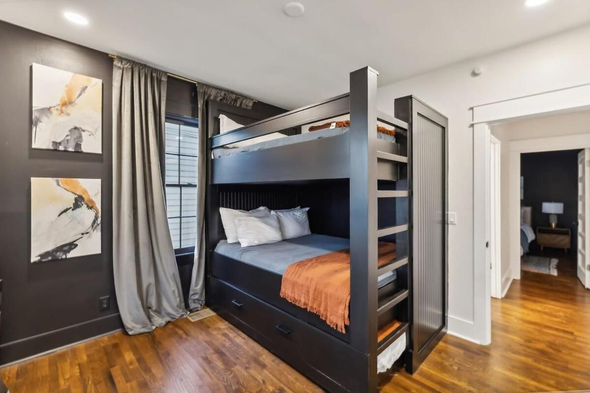 Speakeasy. East Nash. Hot Tub. Mins To Broadway Holiday home