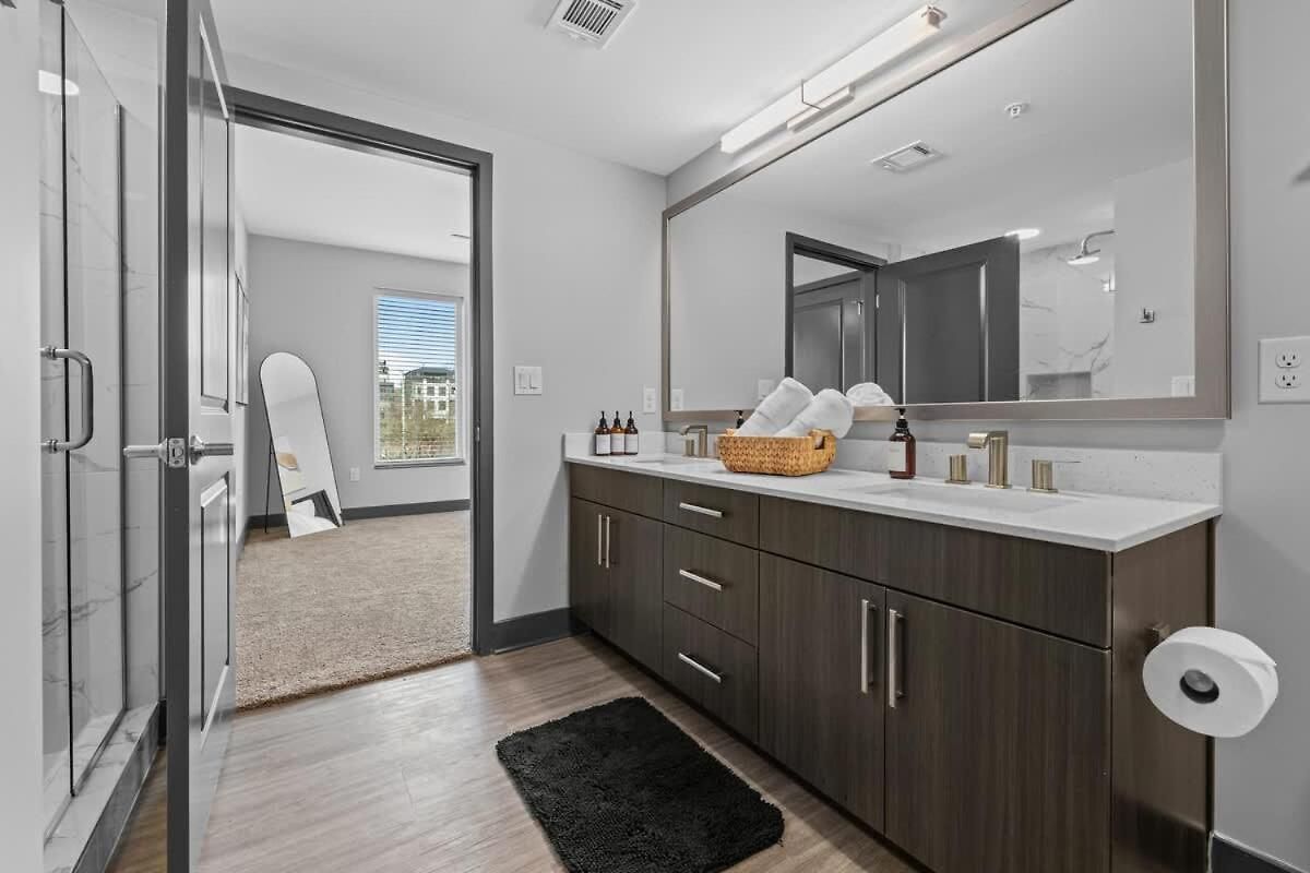 Luxe 2br W Views Near Broadway & Music Row * Nashville