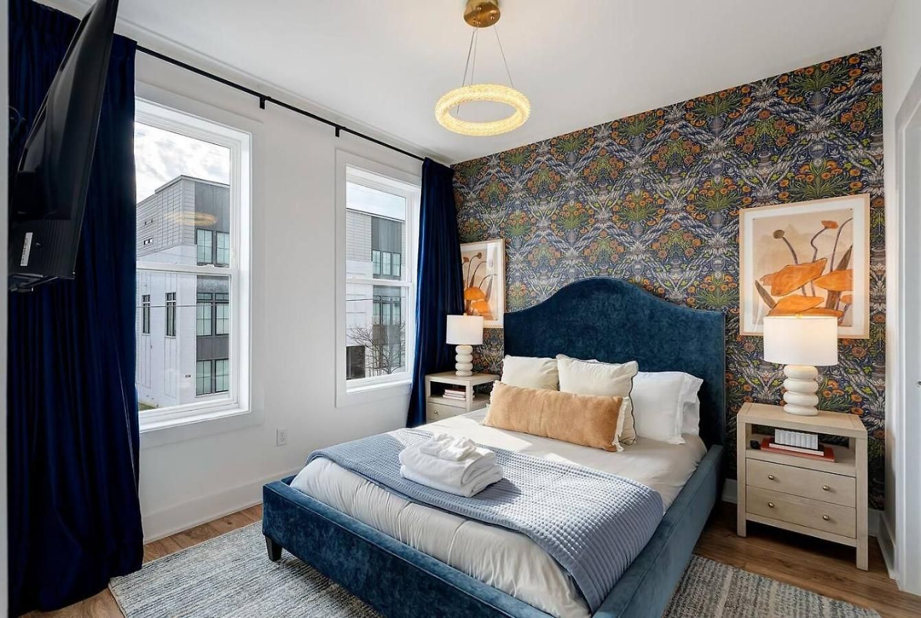 Elegant With Downtown Views Rooftop Hot Tub And Garage Holiday home Nashville
