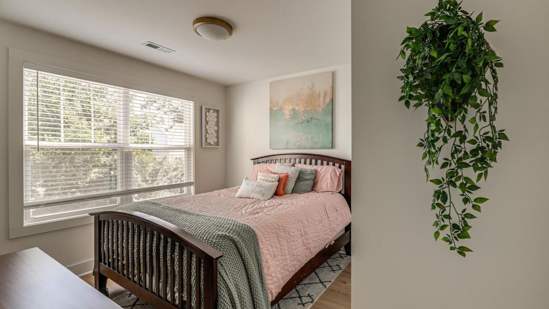 4 Mi To Broadway: Chic Townhome W/ Office! Holiday home