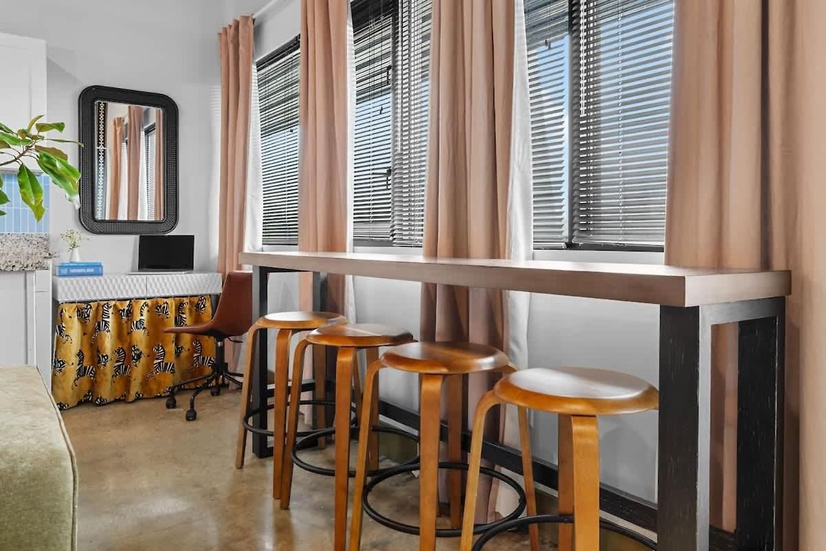Elegant 1br Near Airport & Downtown Holiday home