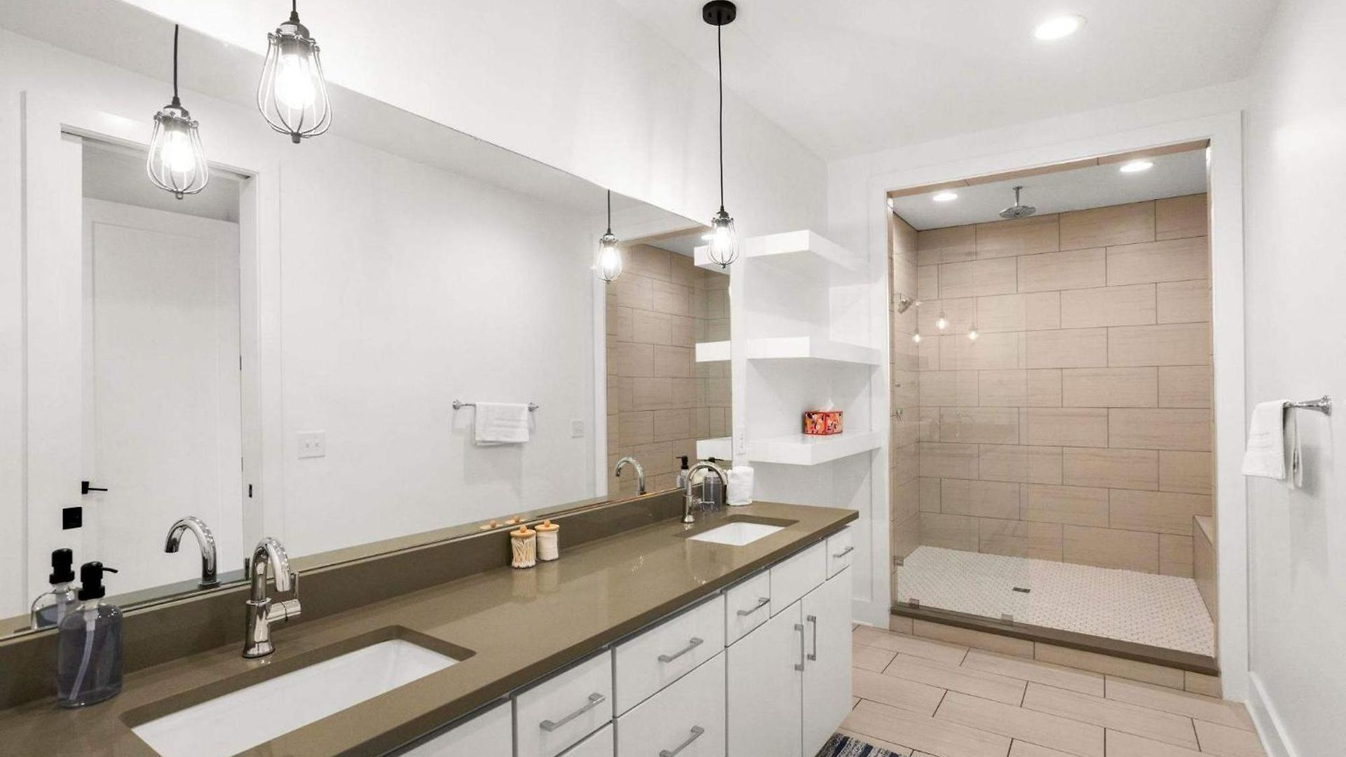 Sleeps 24 2 Units Broadway Gulch 12 South *
