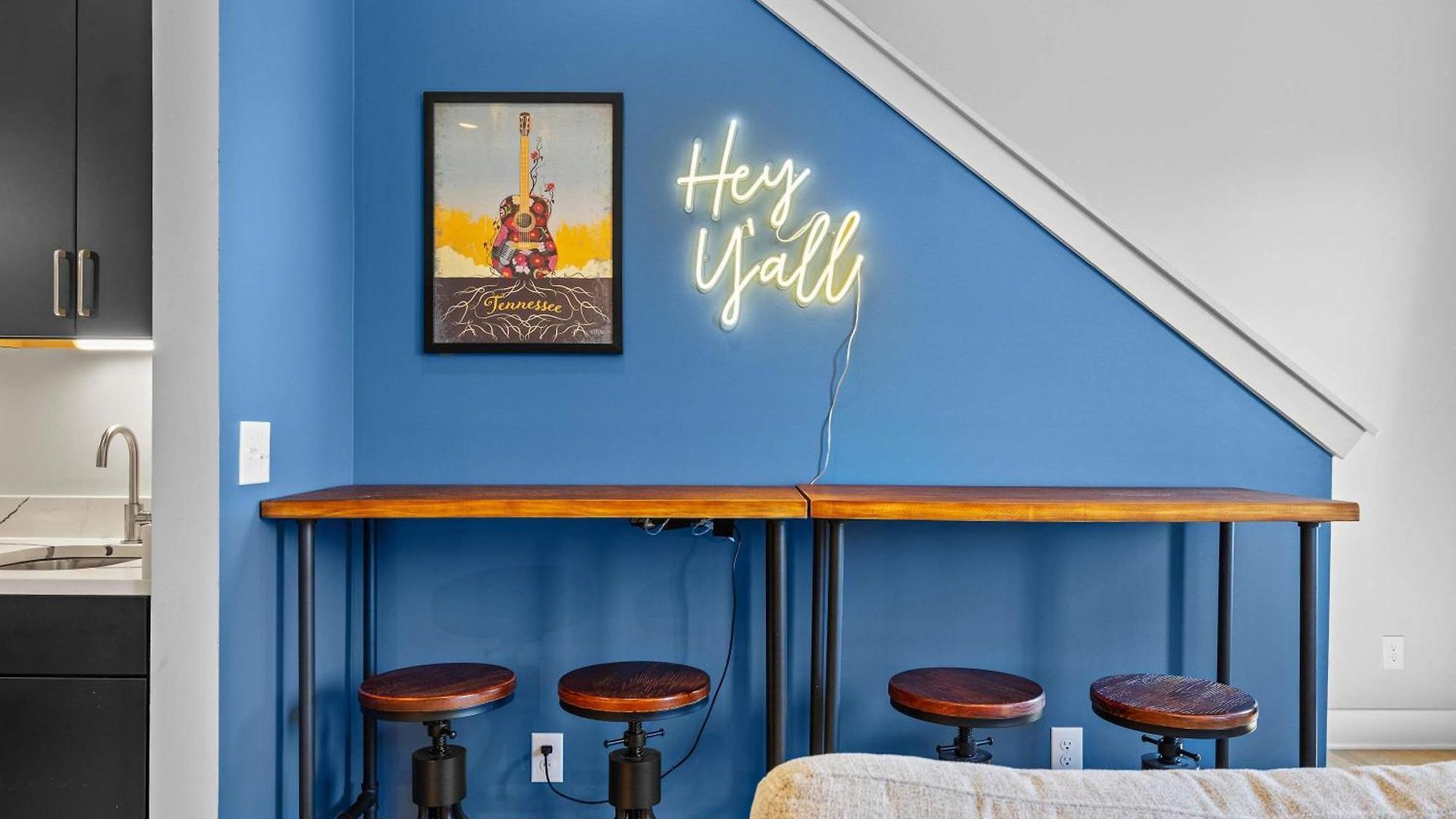 Sounds Like Fun- Hot Tub & Rooftop Views Holiday home