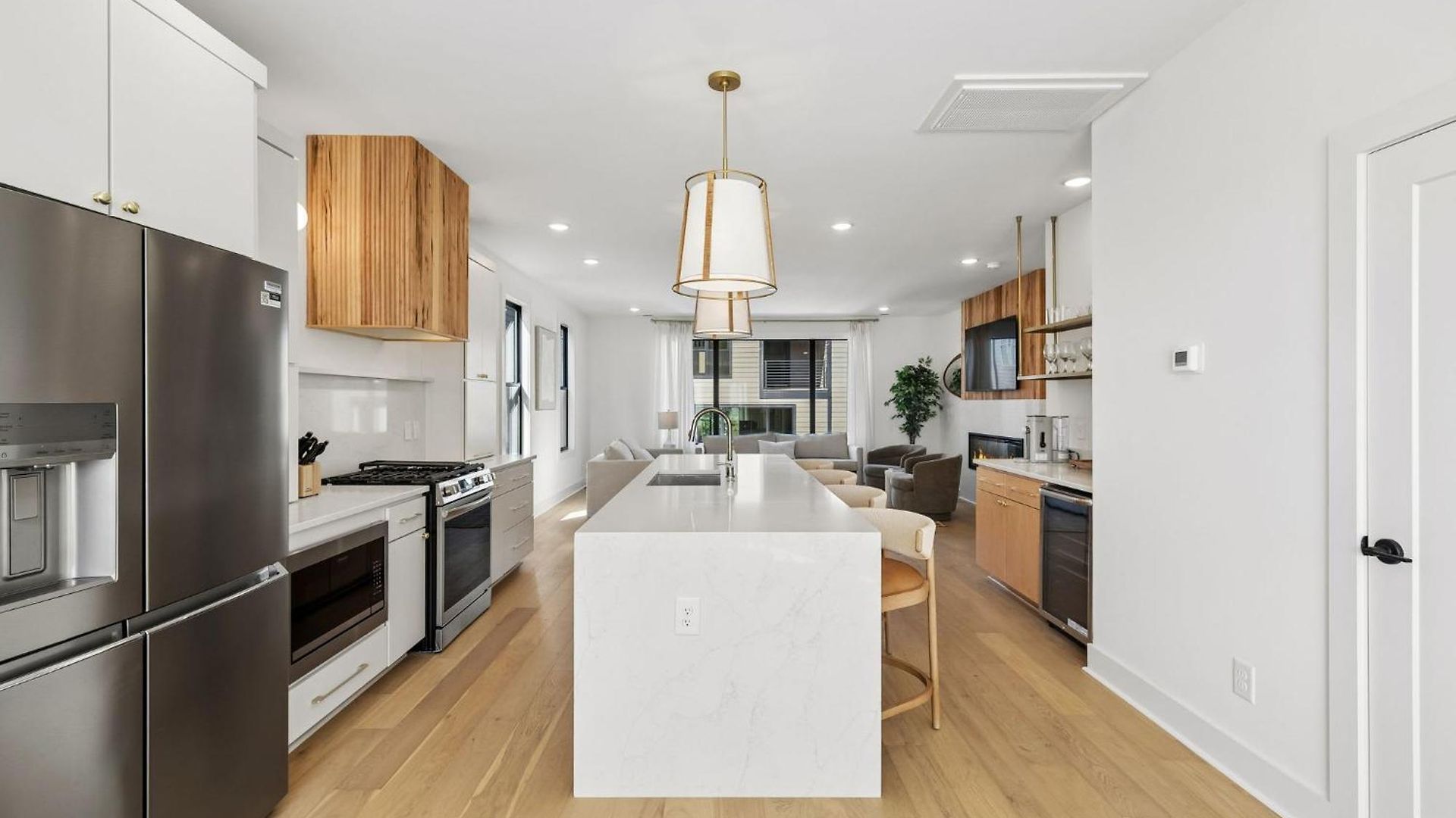 Fancy Townhouse With Rooftop Hot Tub & Fireplace Holiday home Nashville