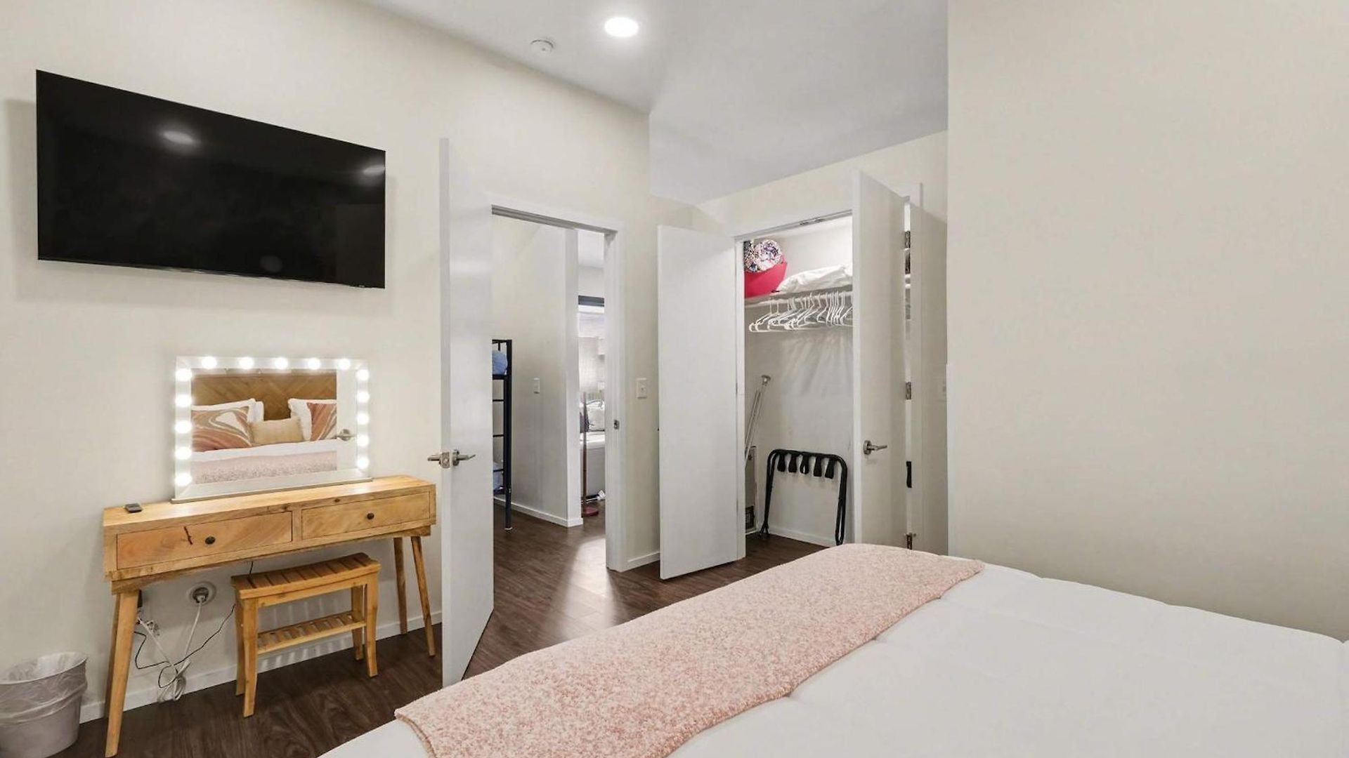 Trendy For 4 W Shared Pool Near The Gulch * Nashville
