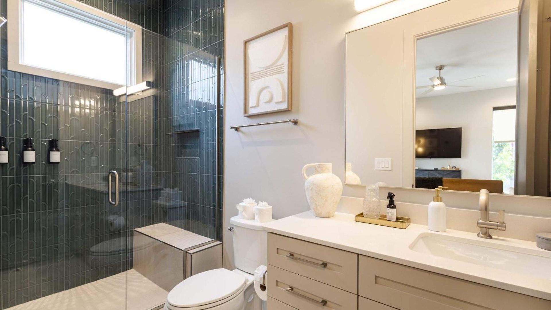 Modern Comfort | Secure + Pool & Sauna Holiday home *