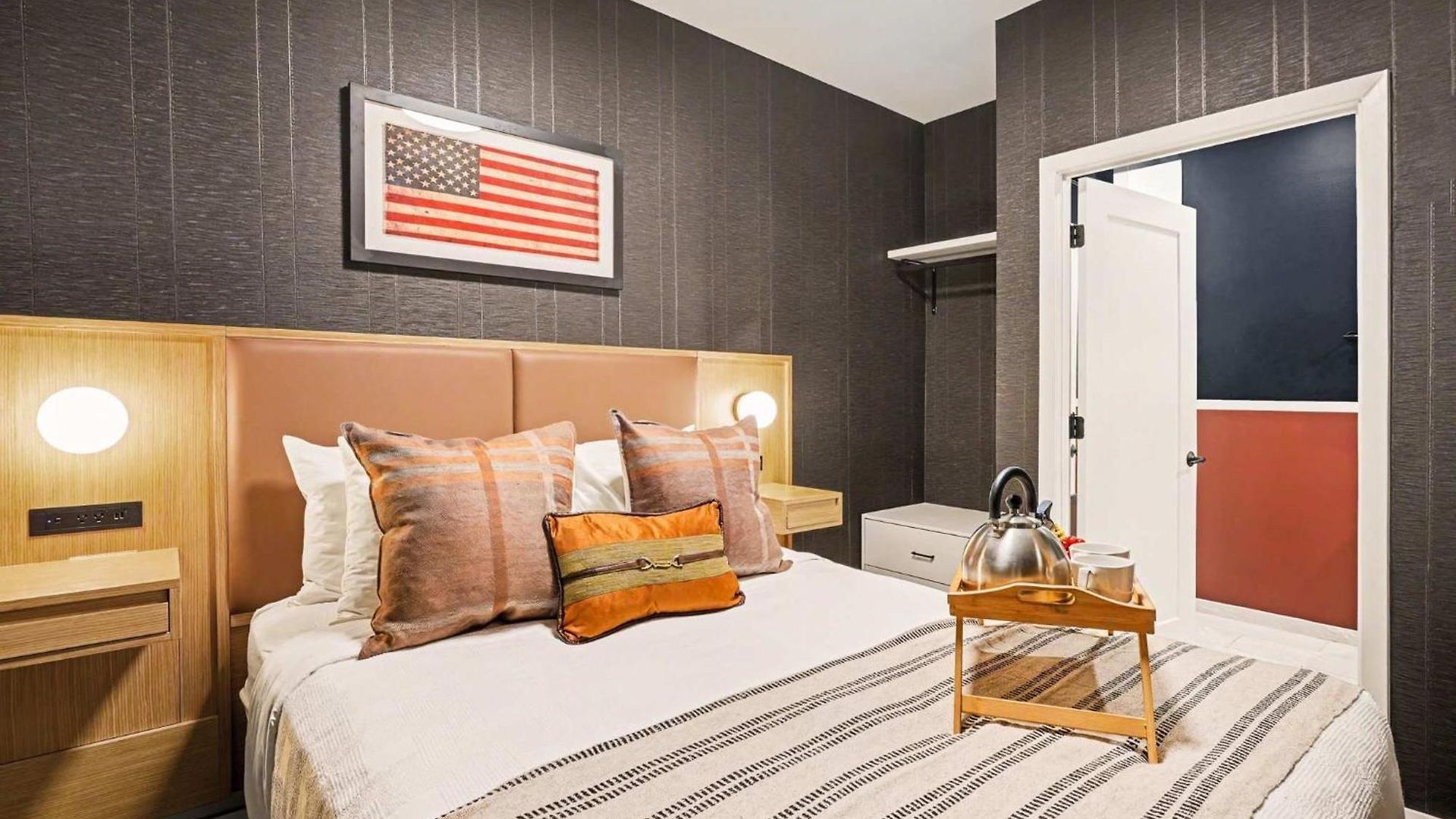Fortissimo - Pool - Gym - Mins To Broadway Holiday home