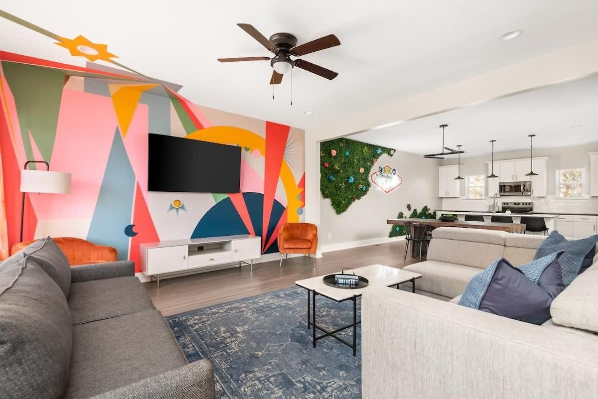 Luxury Townhome Rooftop Deck Near Broadway