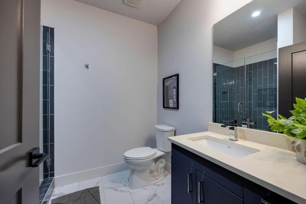 Misty-odyssey-mins To Broadway-pool & Full Gym Holiday home *