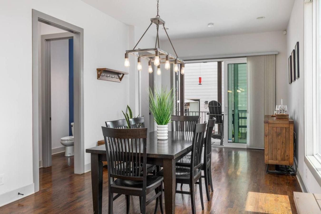 House With Rooftop Patio, Next To A Park, 3 Miles To Downtown Holiday home *