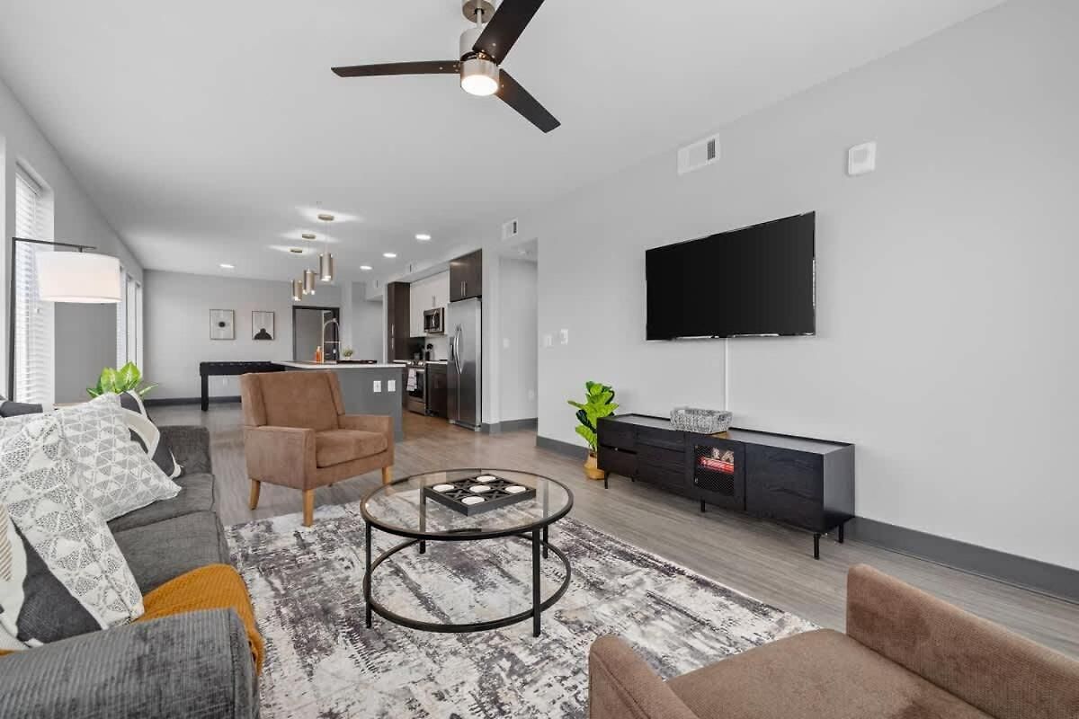 Luxe 2br W Views Near Broadway & Music Row * Nashville