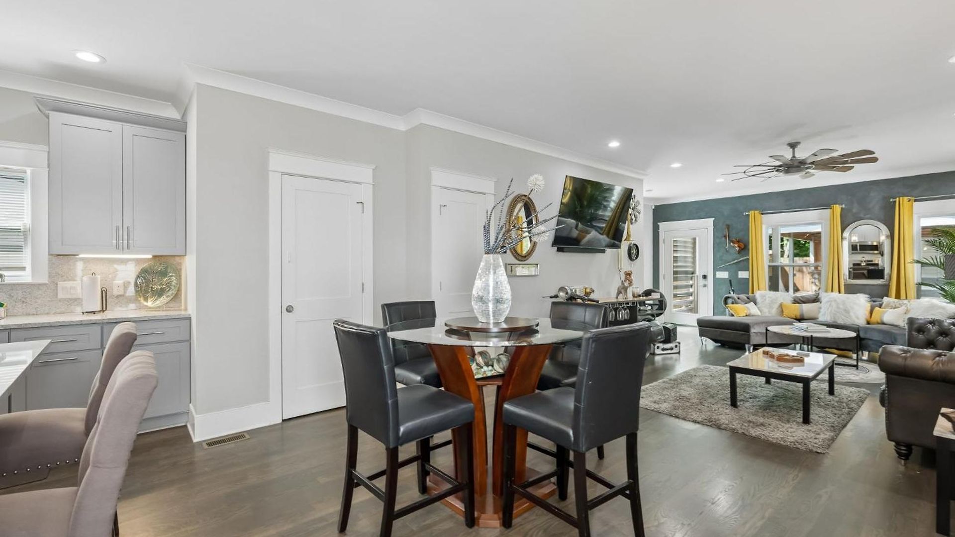 In Style Spacious Nash Near Broadway Holiday home