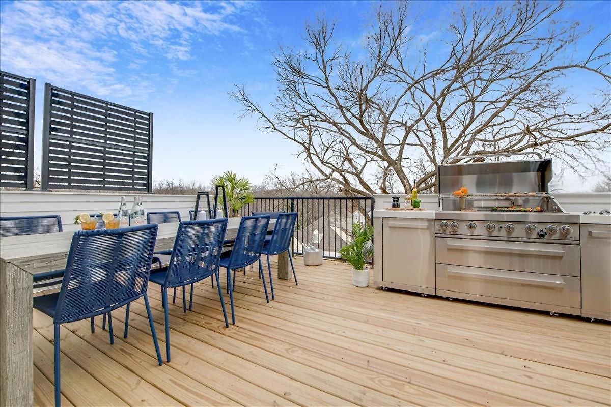 3 Townhomes Hot Tub & Rooftop Decks