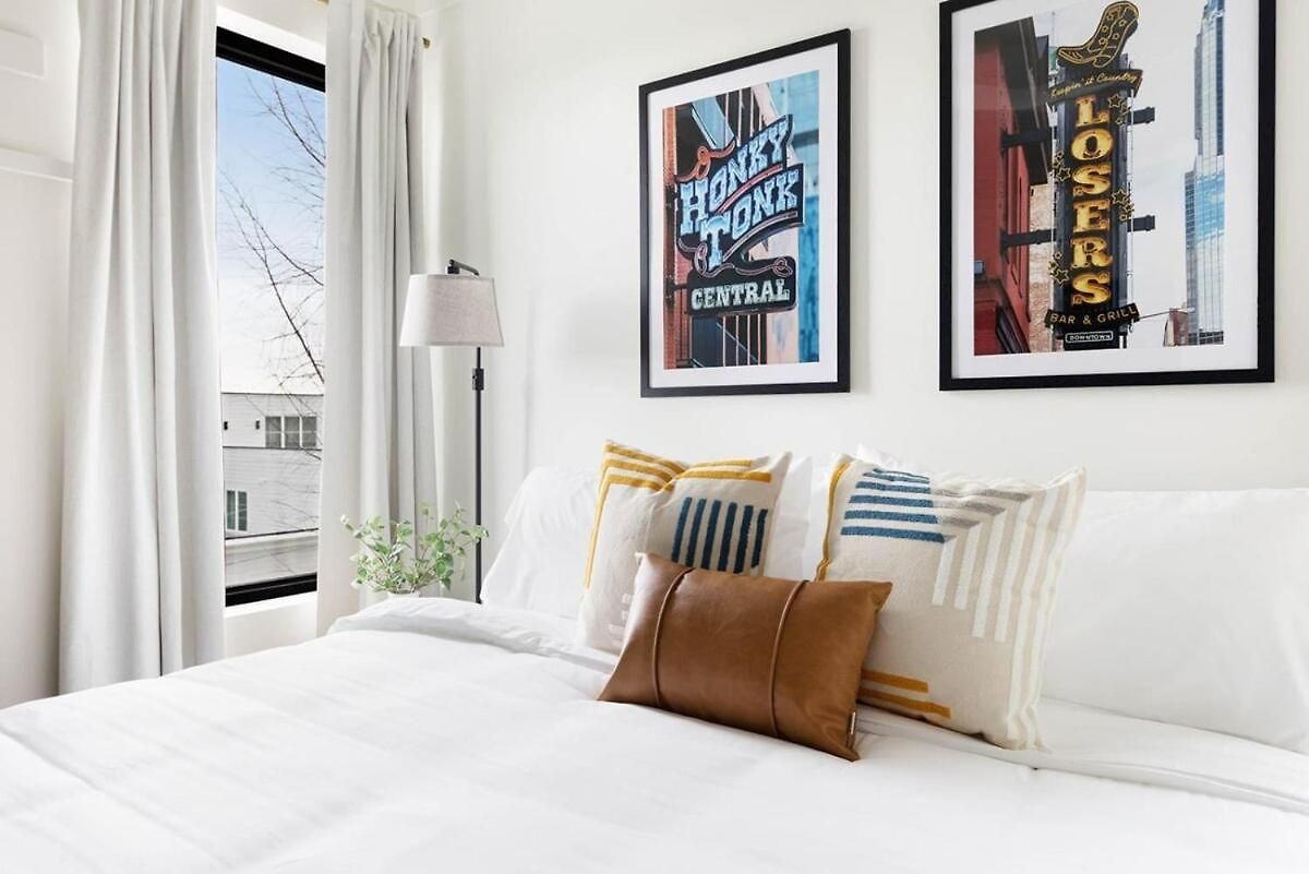 The Duet - Rooftop Lounge - 5 Mins To Broadway Holiday home *