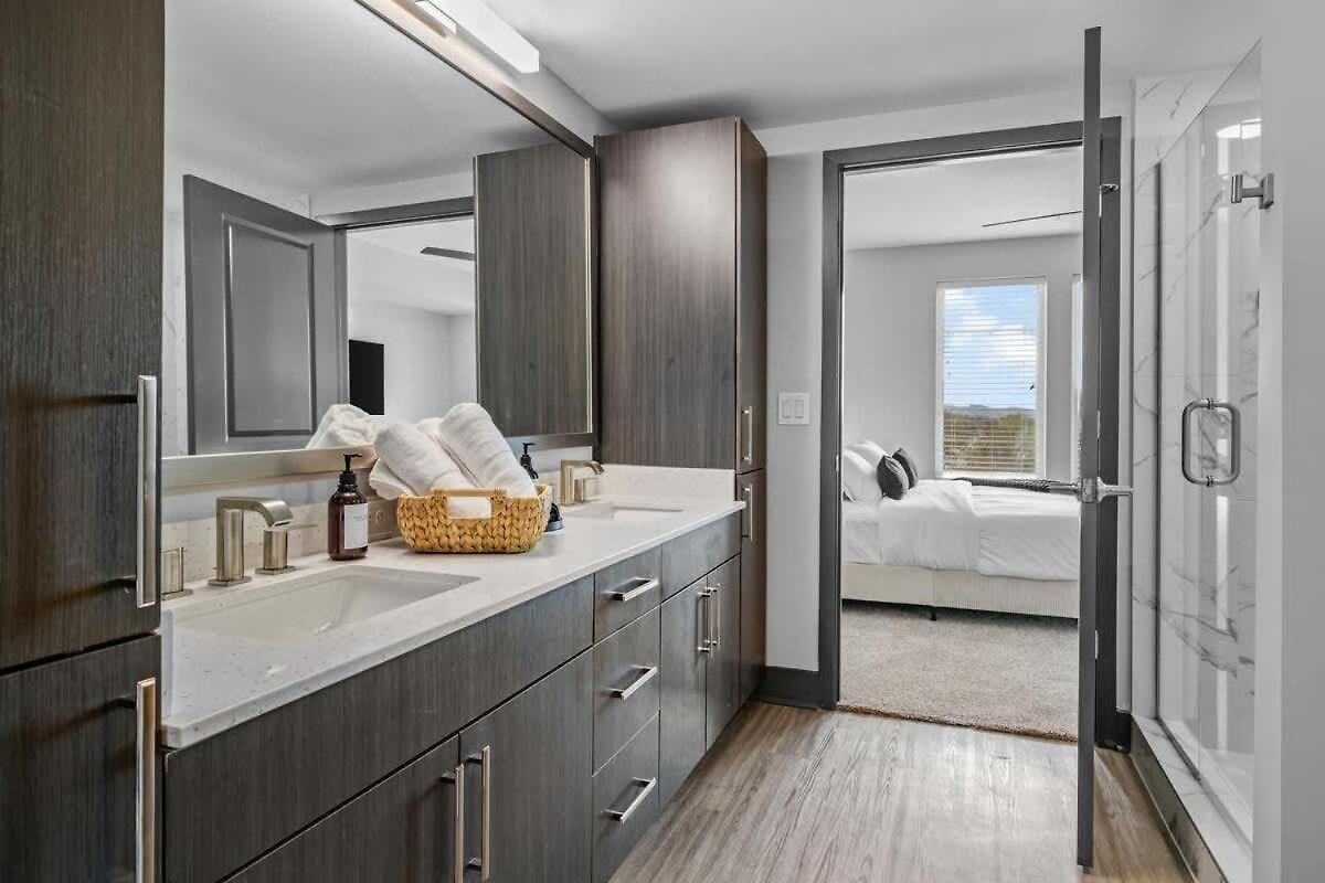 Luxe 2br W Views Near Broadway & Music Row *