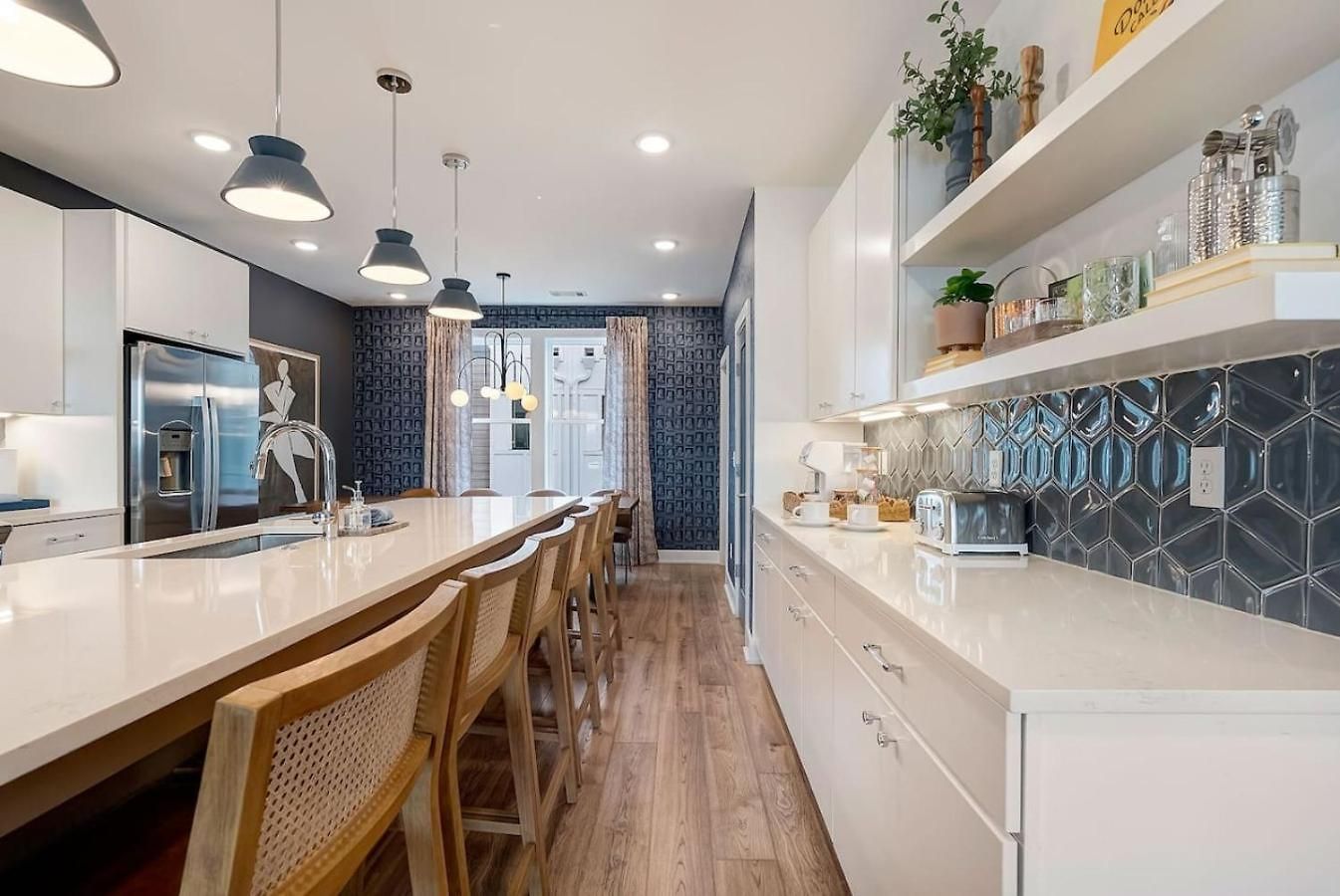 Holiday home Elegant With Downtown Views Rooftop Hot Tub And Garage *