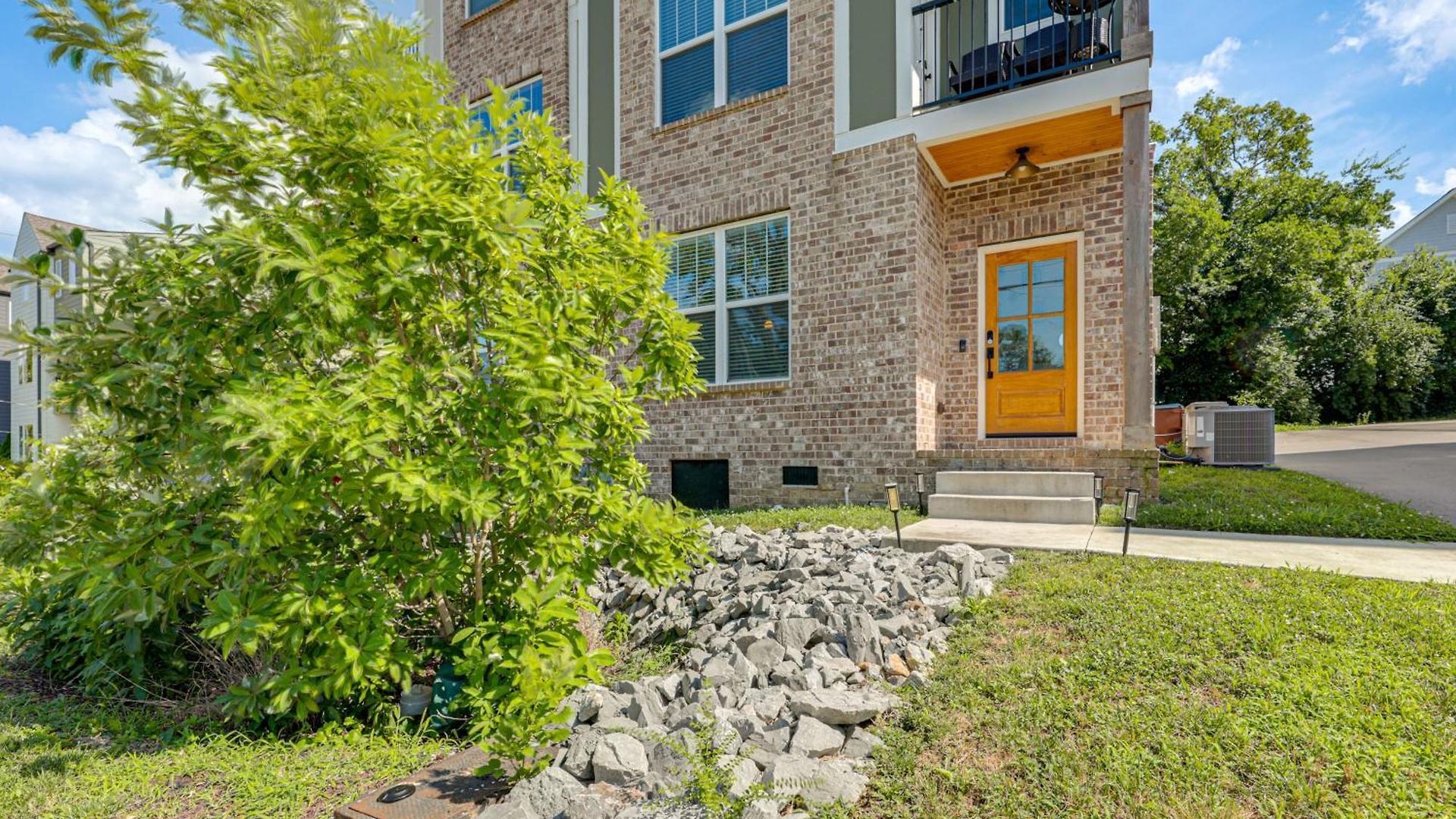 Holiday home 4 Mi To Broadway: Chic Townhome W/ Office! *