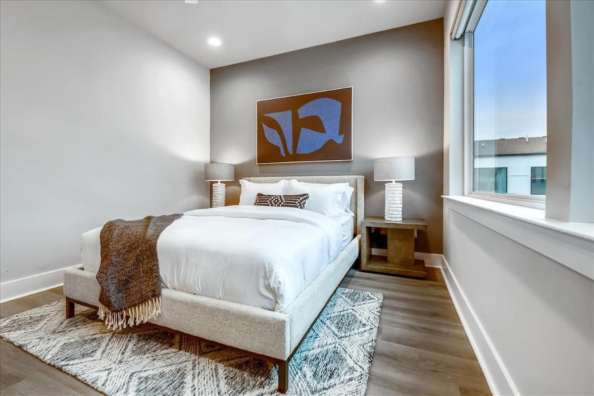 3 Townhomes Hot Tub & Rooftop Decks Holiday home *
