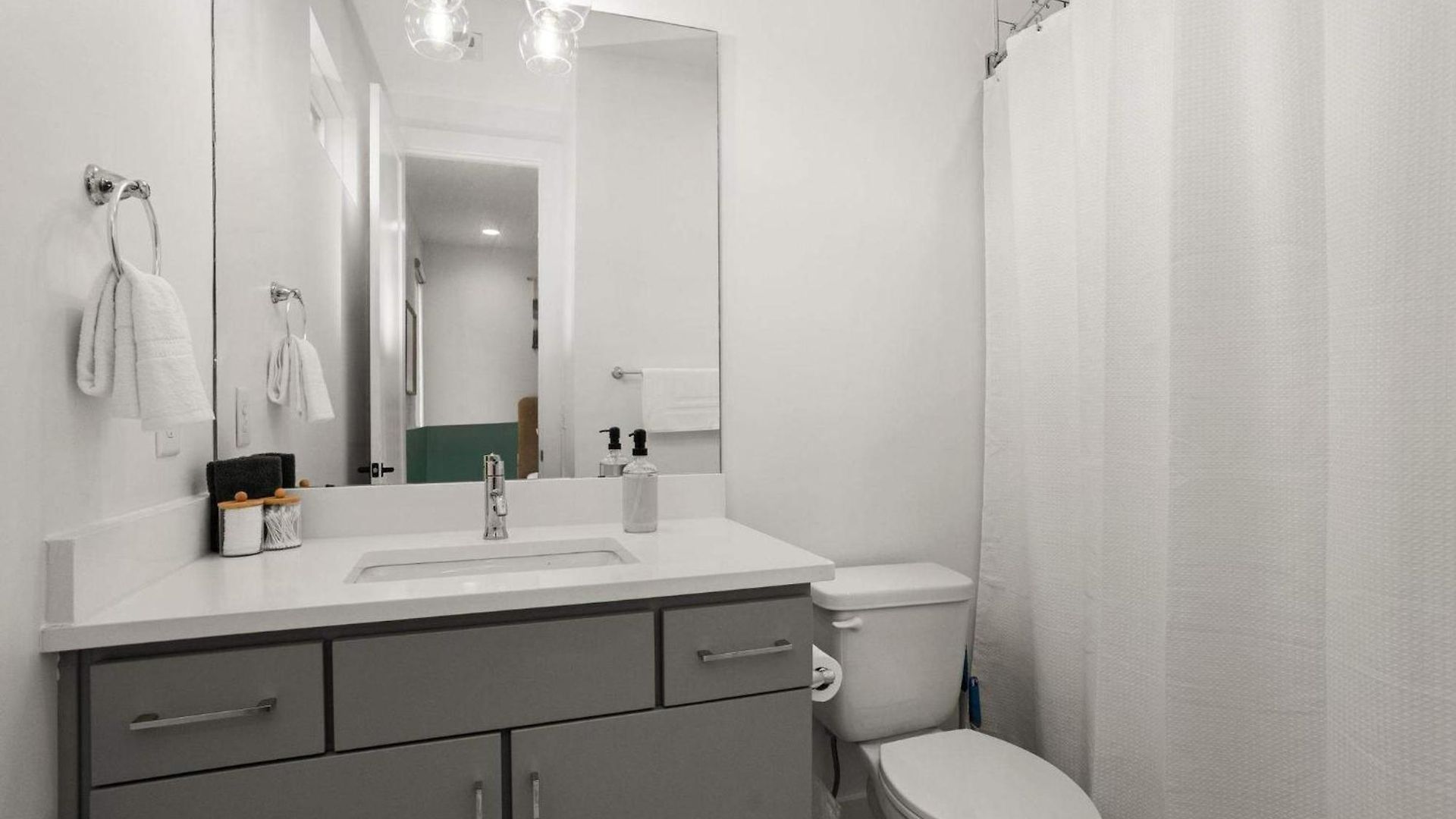 2 Units Sleeps 24 Nashville's Location Holiday home *