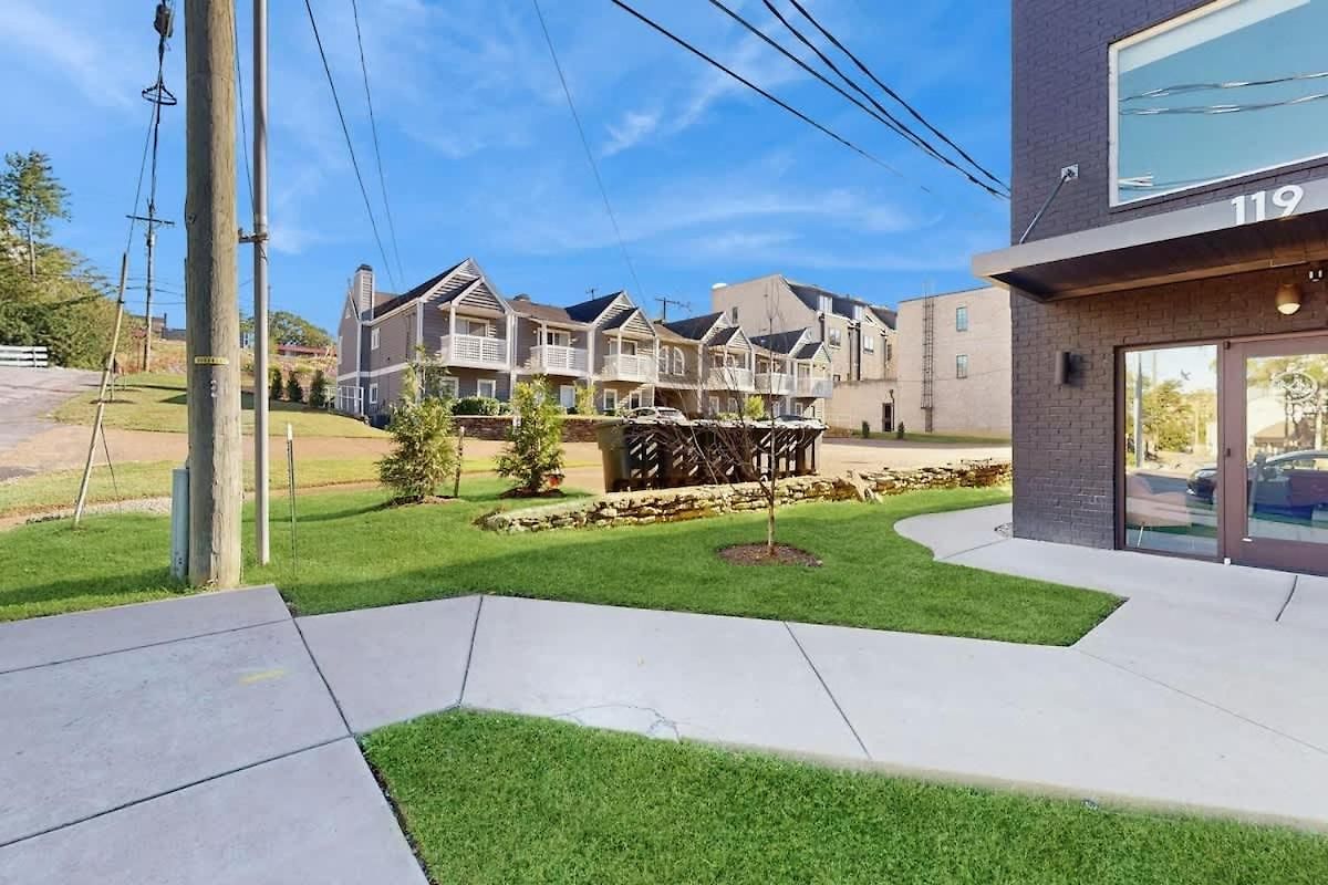 Downtown West End Retreat Near Broadway