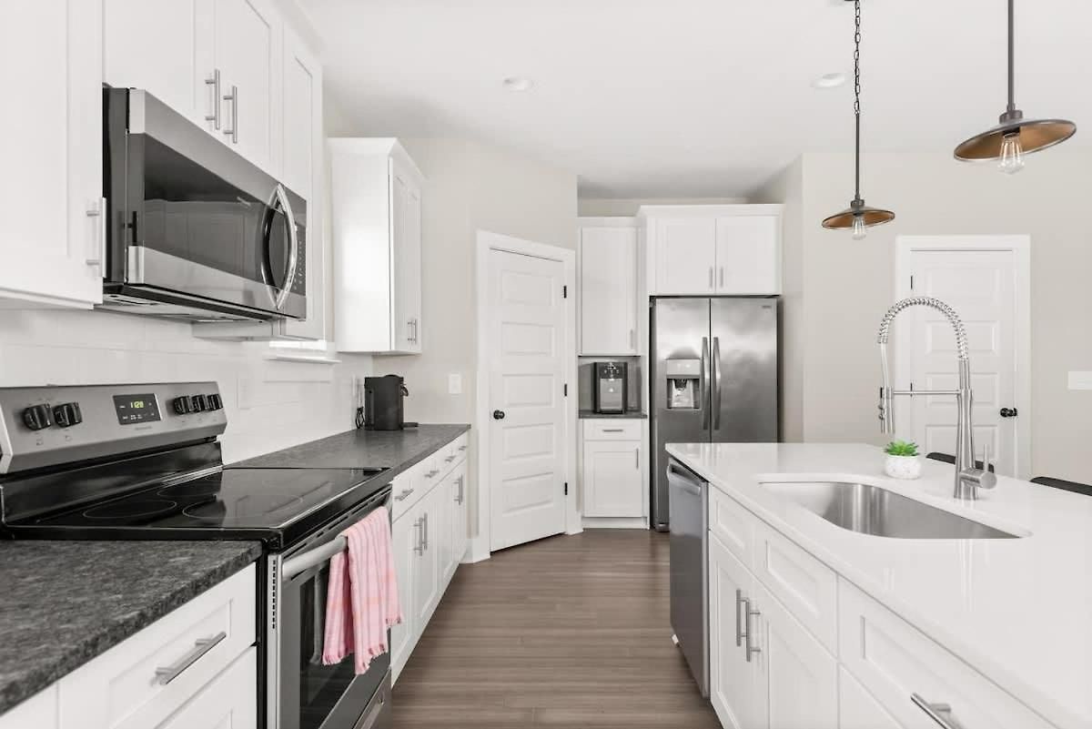 Luxury Townhome Rooftop Deck Near Broadway Holiday home *