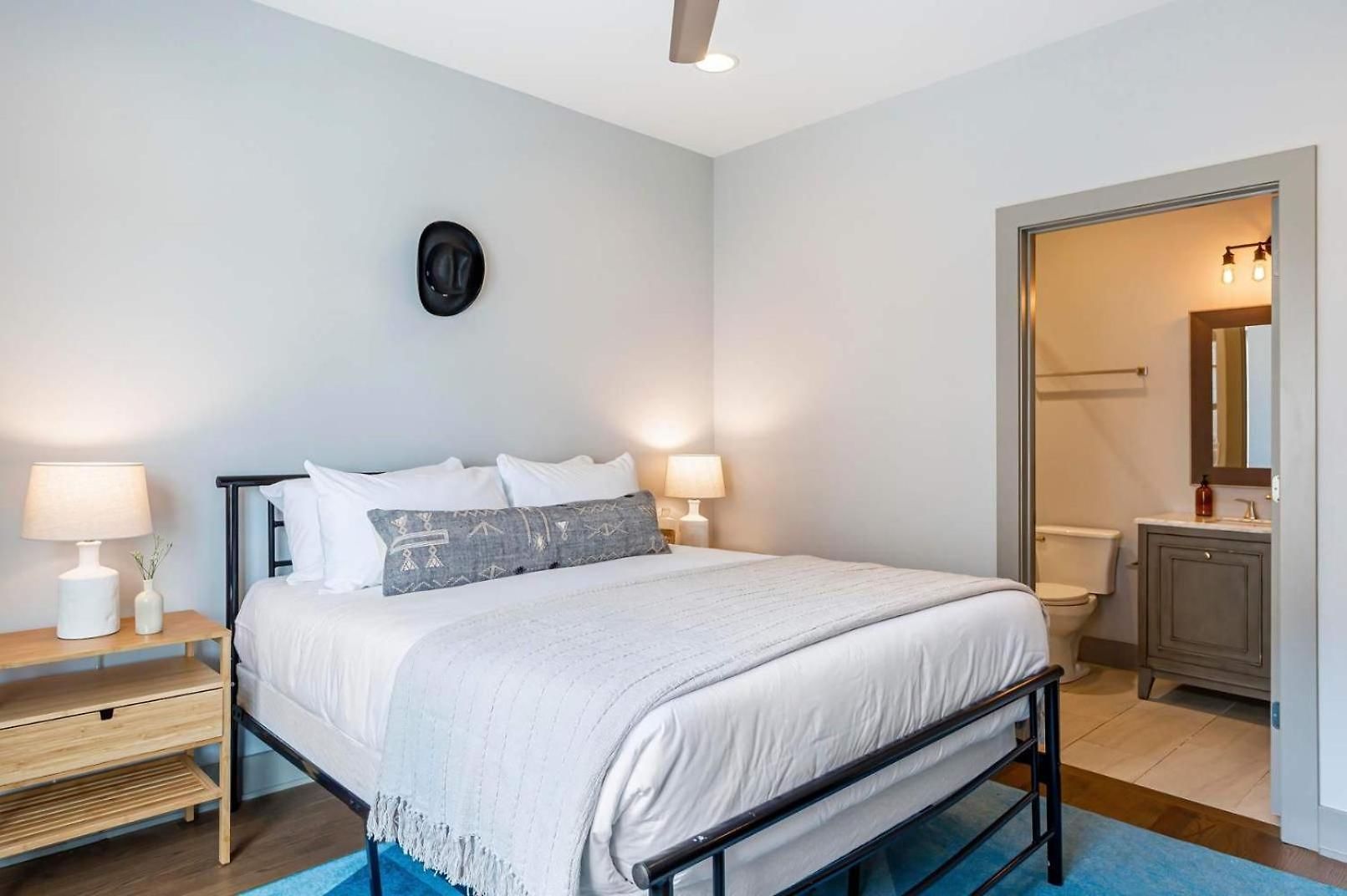 Holiday home Quiet Chord - Ideal Retreat Minutes From Downtown *