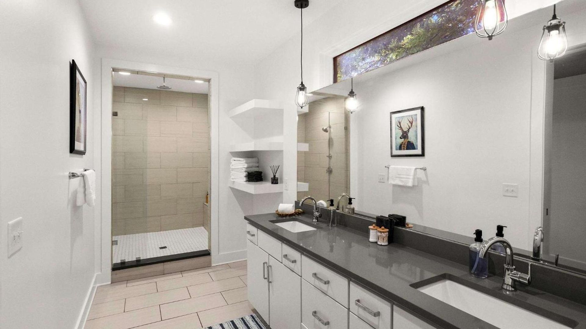 2 Units Sleeps 24 Nashville's Location Nashville