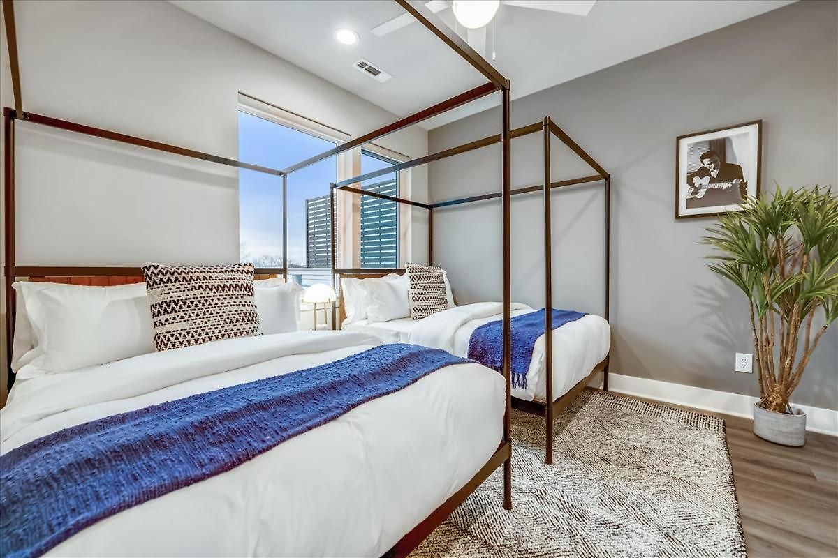 3 Townhomes Hot Tub & Rooftop Decks Holiday home Nashville