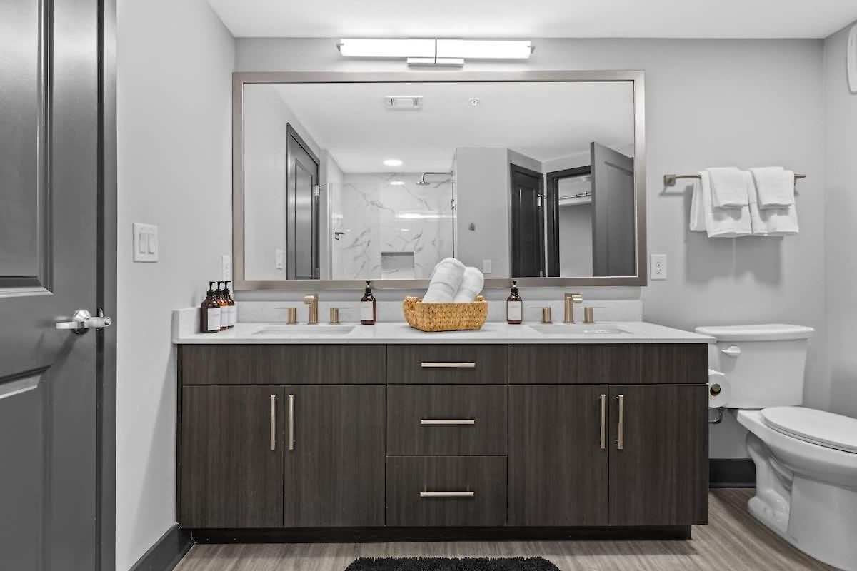 Luxe 2br W Views Near Broadway & Music Row *