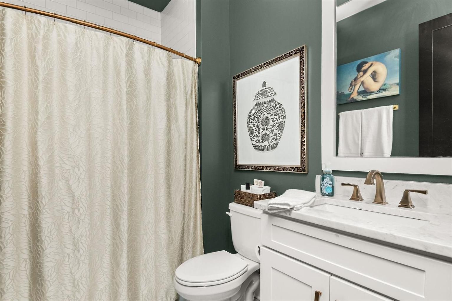 The Blue Note - Luxe Outdoor Retreat & Pool - Close To Downtown Holiday home