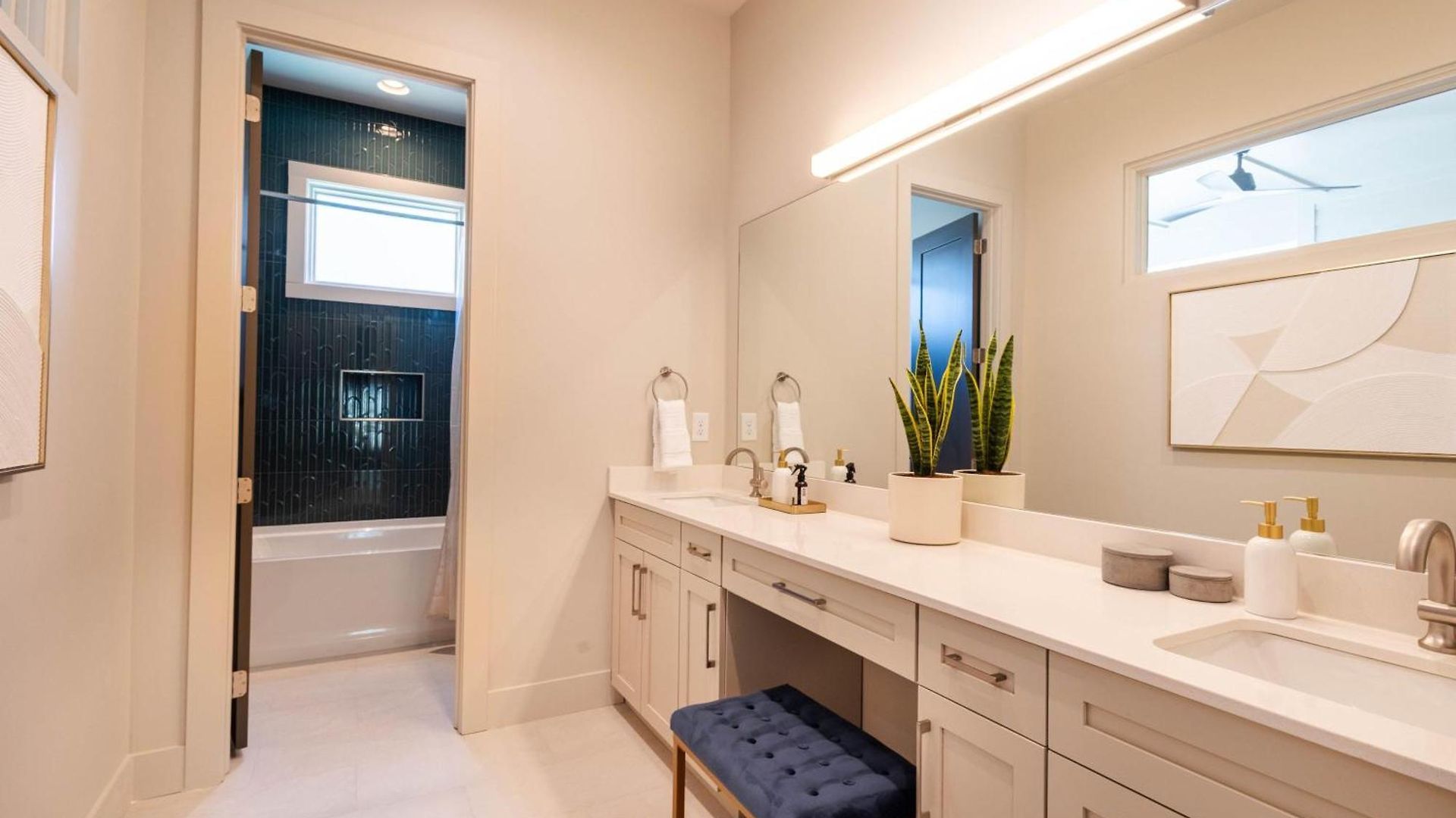 The Amenities | Heated Pool | 7 Mins-broadway