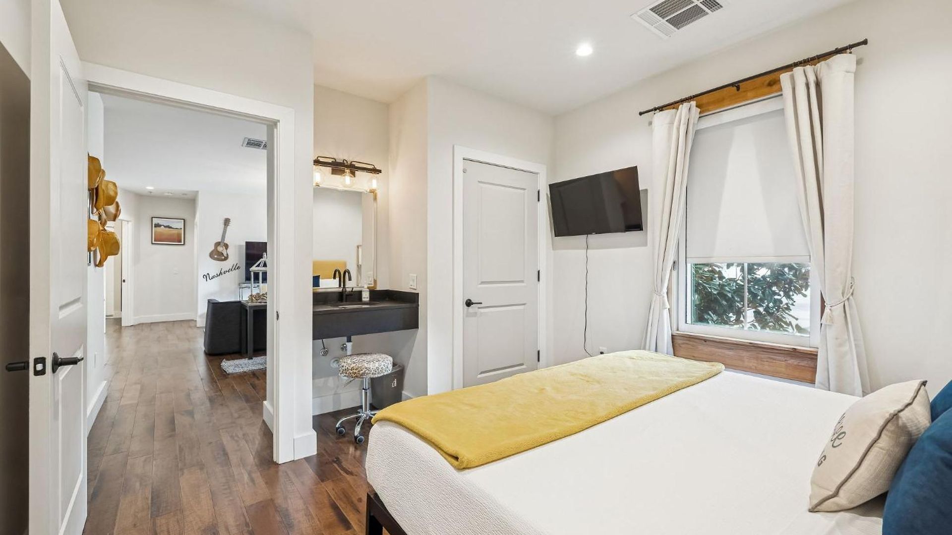 Luxury 2br Midtown Near Broadway & Pool Nashville