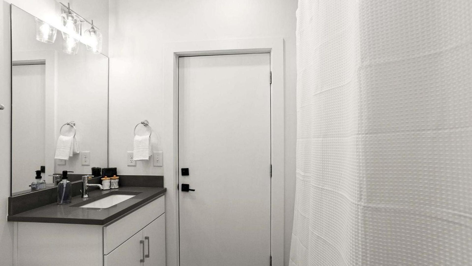 Holiday home 2 Units Sleeps 24 Nashville's Location Nashville