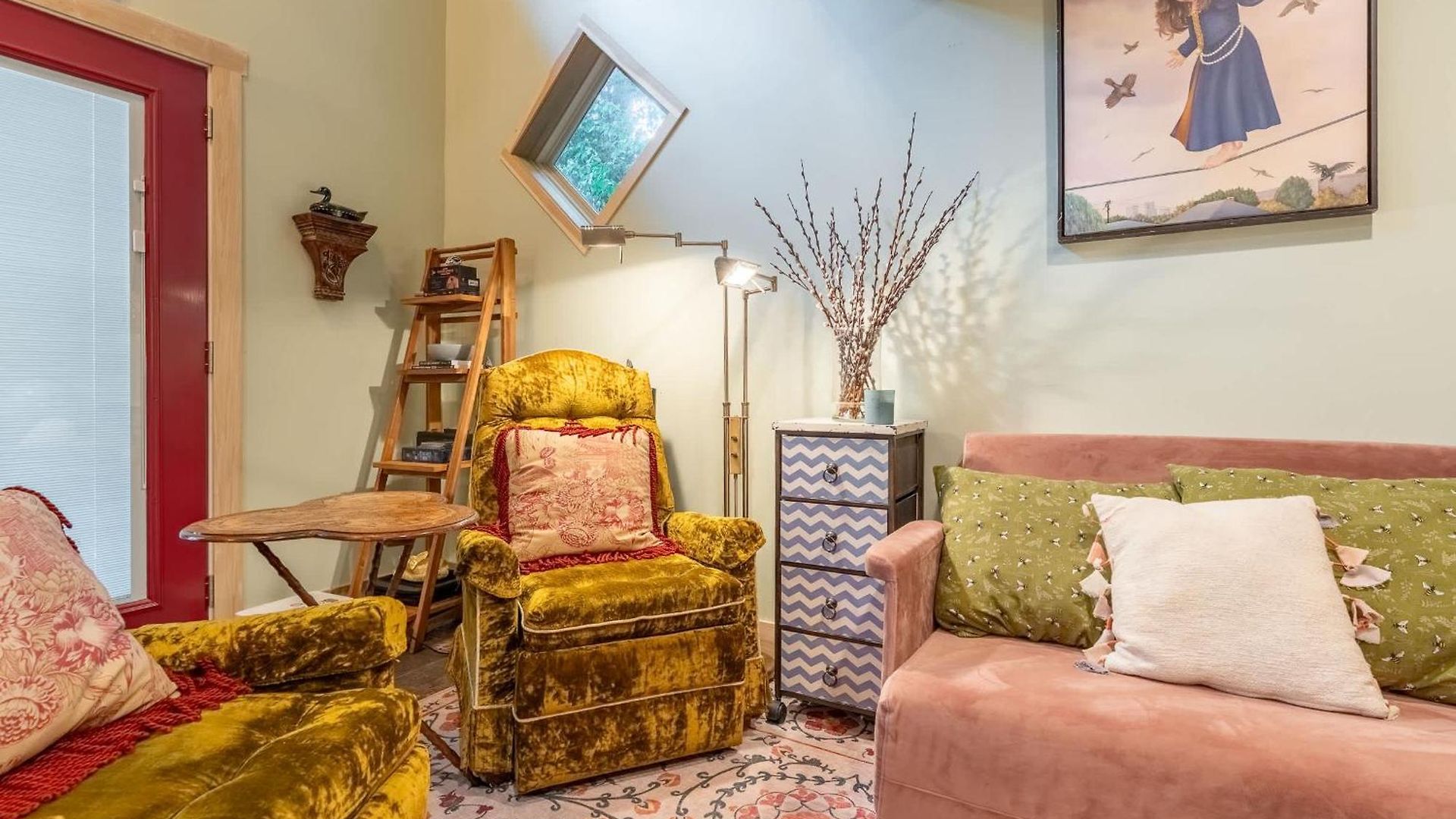 Holiday home The Magic Cottage- Artsy Escape With Hot Tub & Charm