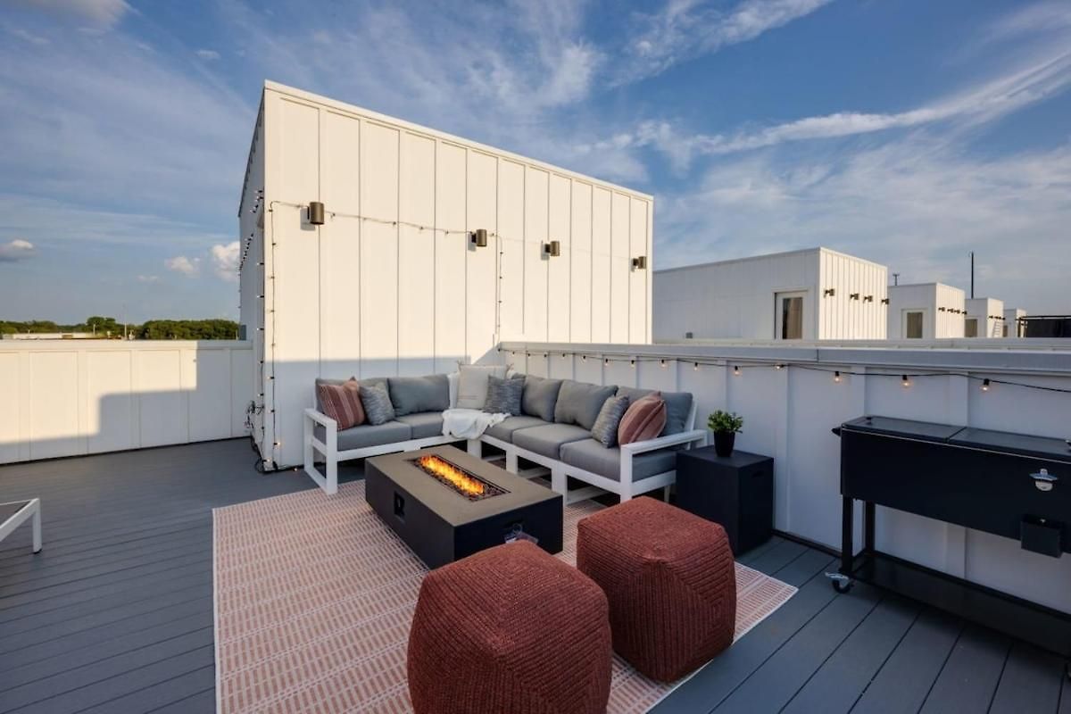 Wildflower - Rooftop Hot Tub - Game Holiday home