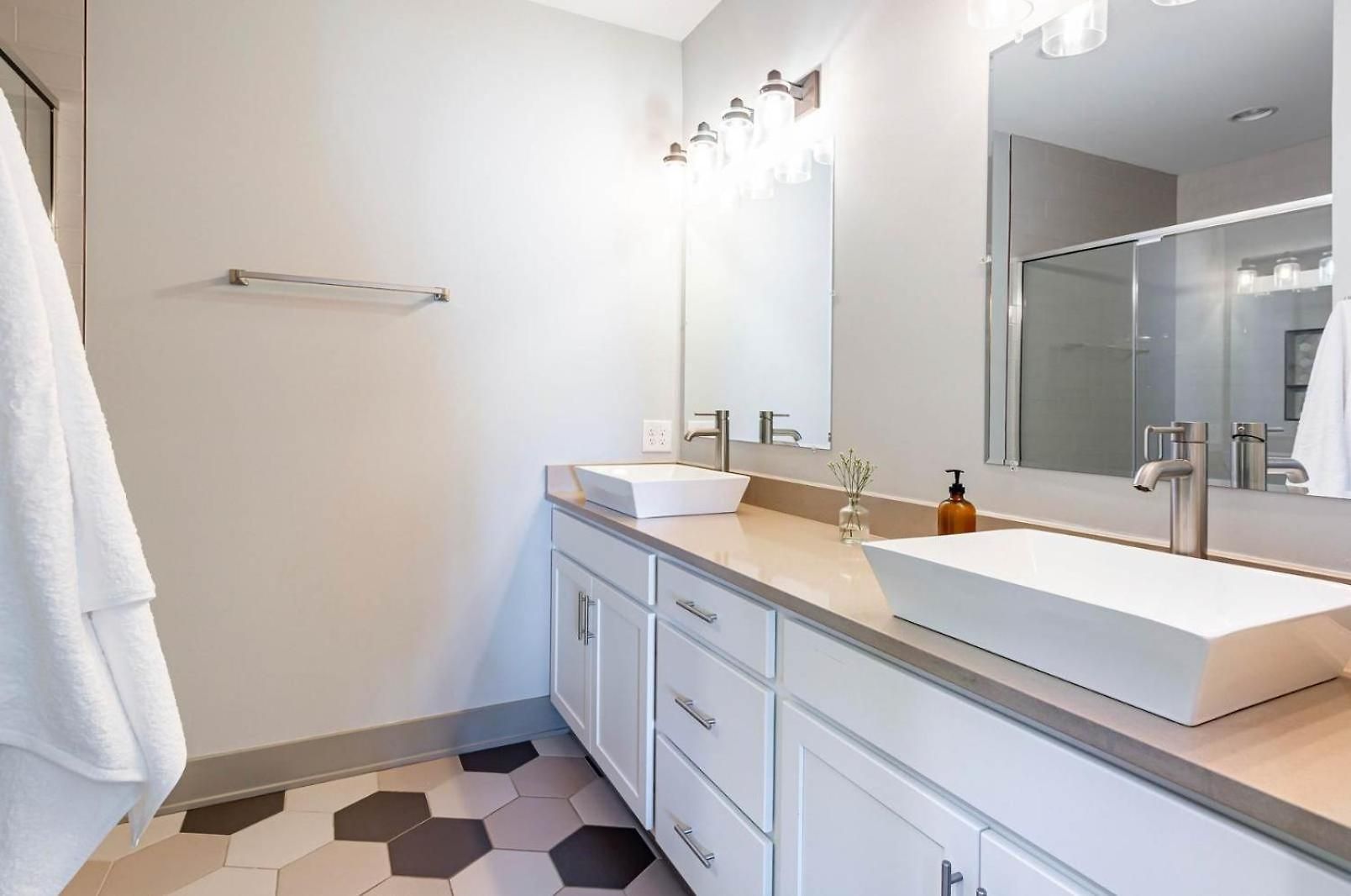 Quiet Chord - Ideal Retreat Minutes From Downtown