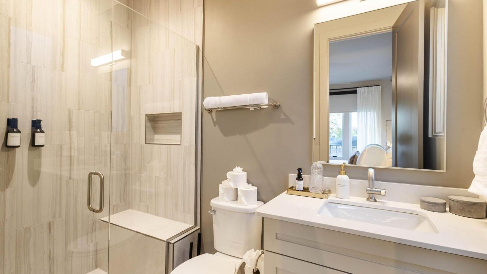 Pool, Gym & Sauna | Fully Gated & Pet-friendly Holiday home Nashville