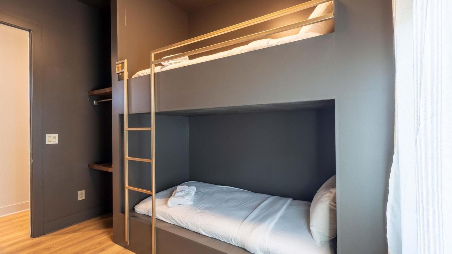 The Amenities | Heated Pool | 7 Mins-broadway *