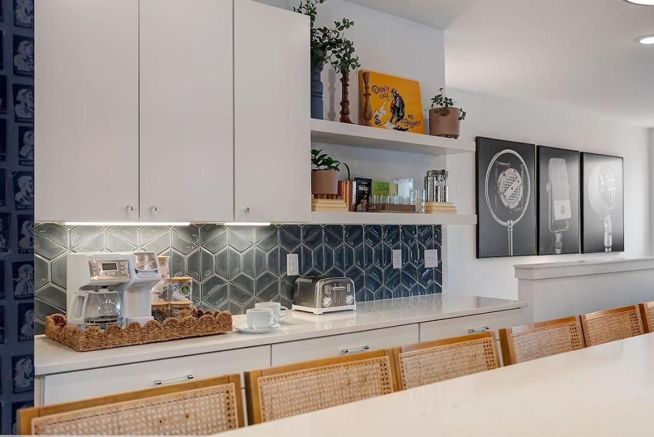 Elegant With Downtown Views Rooftop Hot Tub And Garage Holiday home