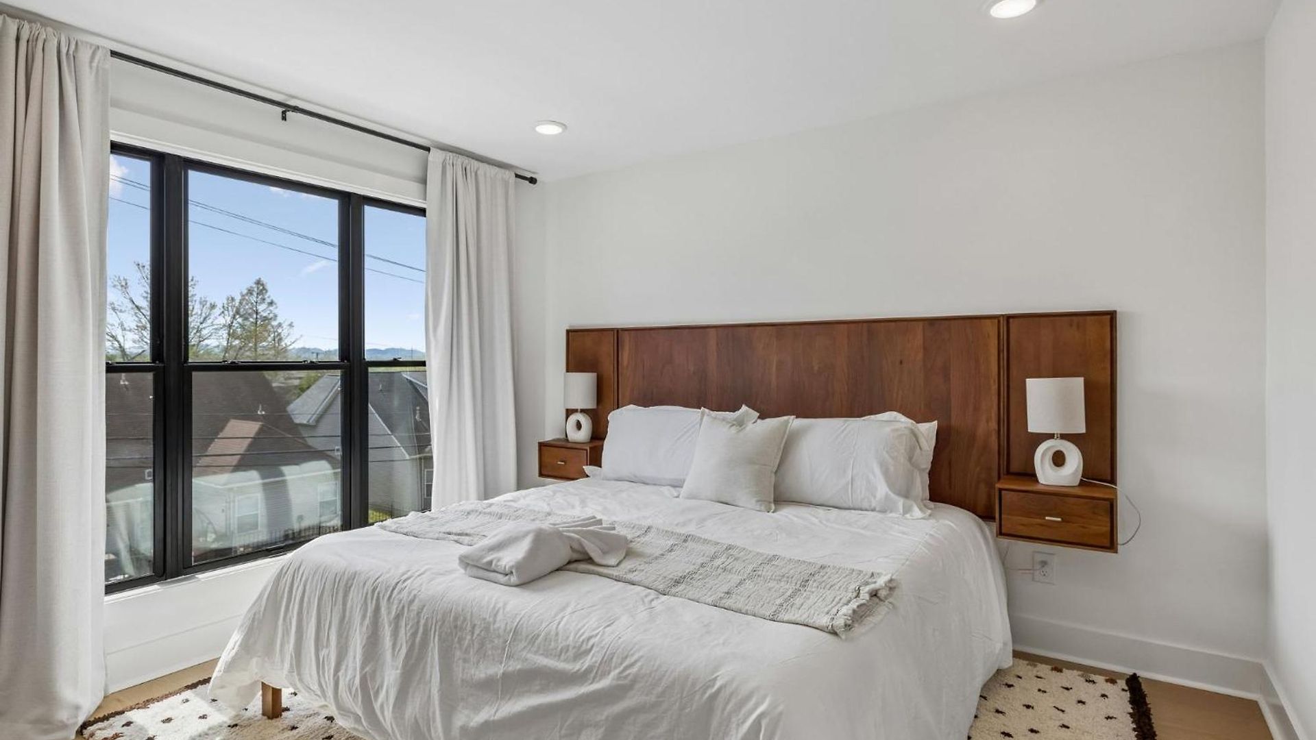 Holiday home Contemporary Townhome Rooftop Hot Tub & Fireplace