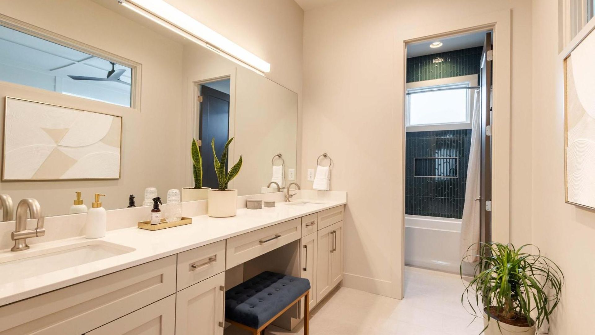 Heated Pool + Hot Tub + Sauna • 7 Min To Broadway *