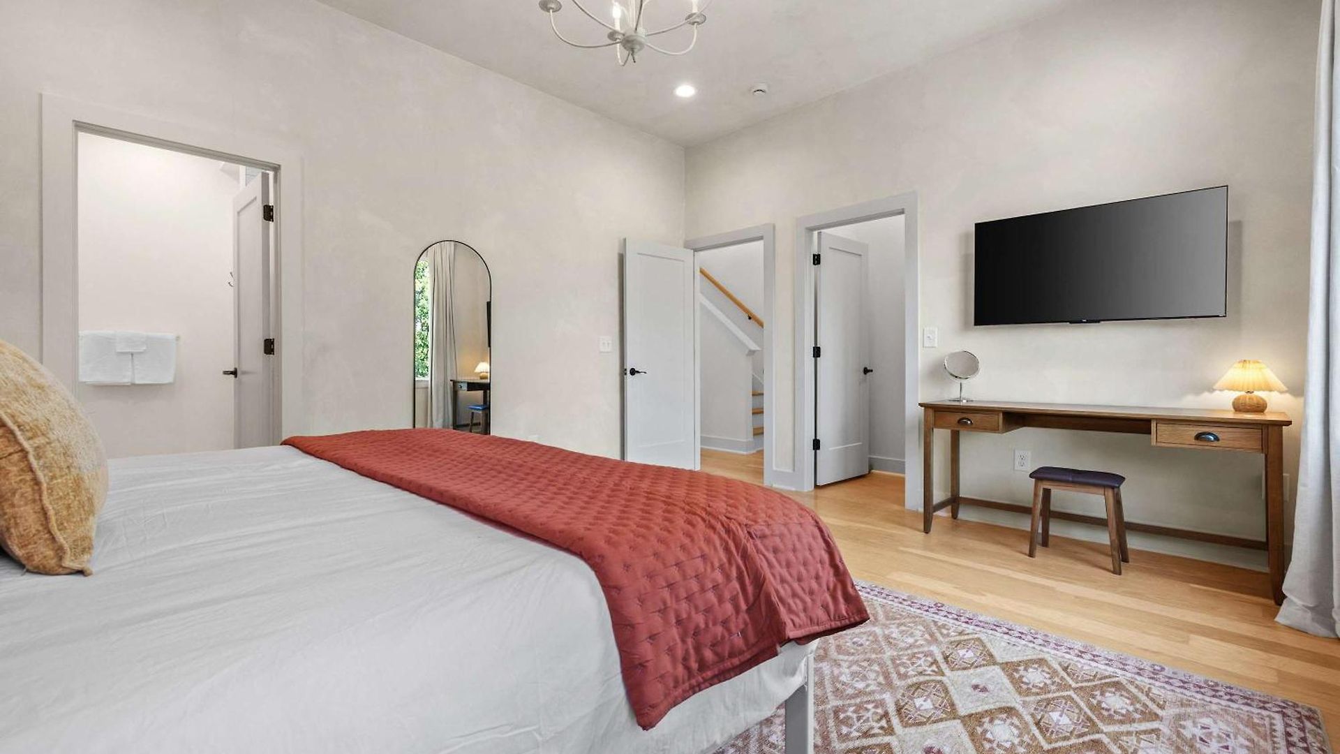 The Velvet Spur - Rooftop Retreat Near Germantown Holiday home Nashville
